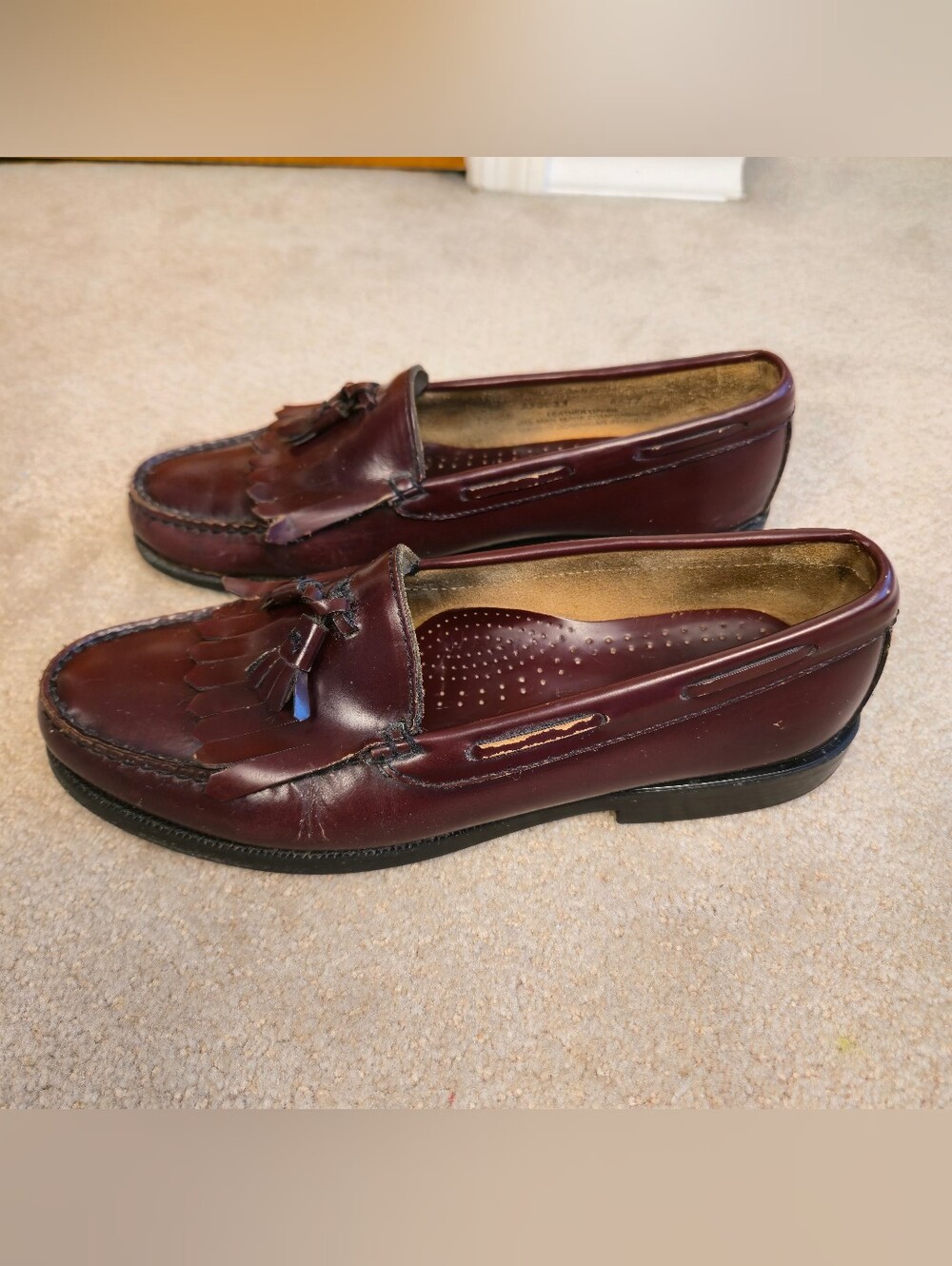GH Bass Weejuns Burgundy Leather Loafers, Kiltie Tassels Sz 9.5 EUC